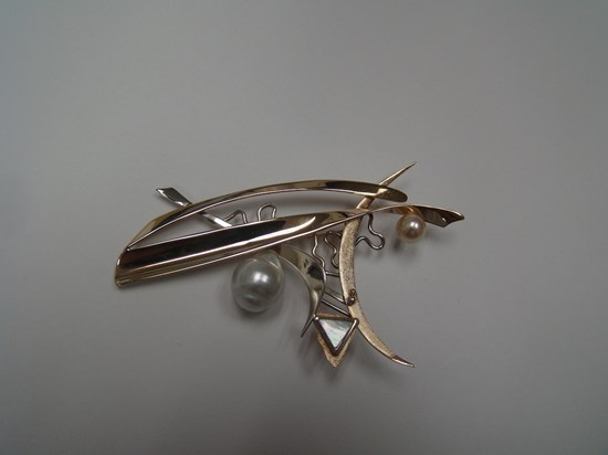 Yellow Gold Brooch with Mother of Pearl and Pearls Image