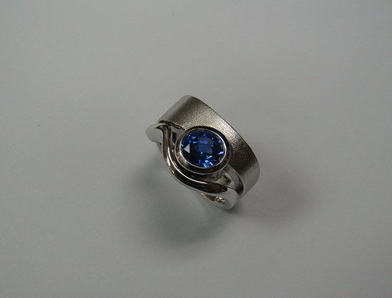 Oval Blue Sapphire Bezel Set in White Gold Ring Image